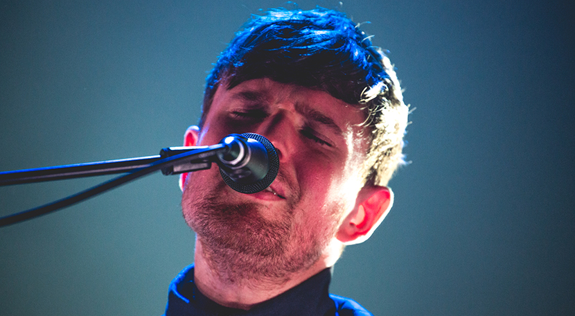 Слушать музыку фрэнк. Петь песню. James Blake we Culture. Фото поющего наггетса.