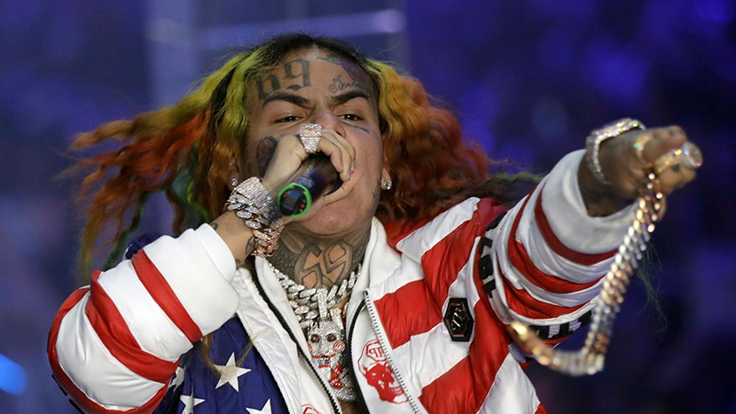 Появилось видео, где 6ix9ine бьют в спортзале