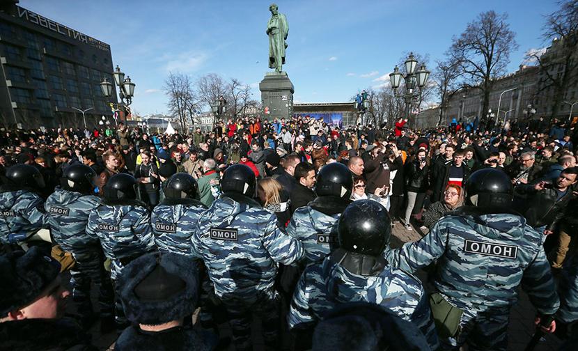 Восстановите картину движений протеста в стране и объясните их причины