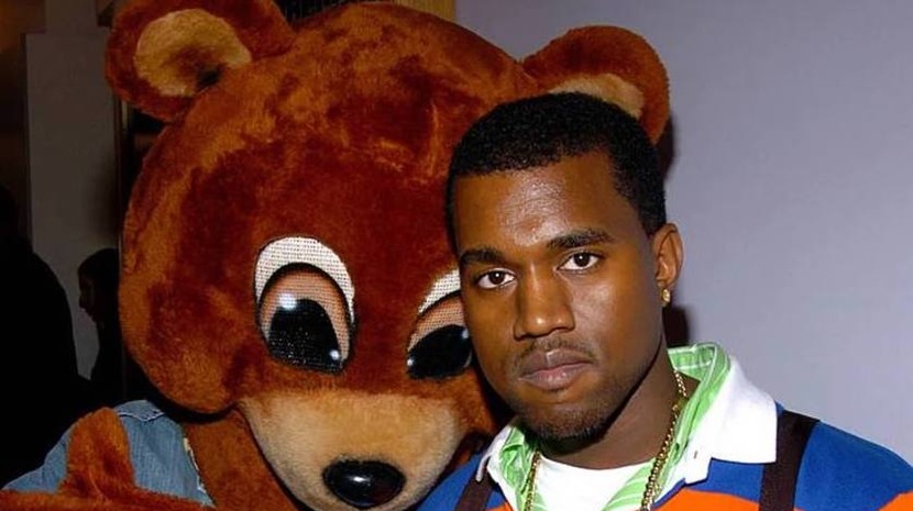 Костюм медведя Канье Уэста продают за миллион долларов