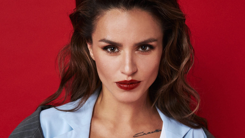 Zivert отменила все концерты как минимум до осени из-за сильных болей в ...