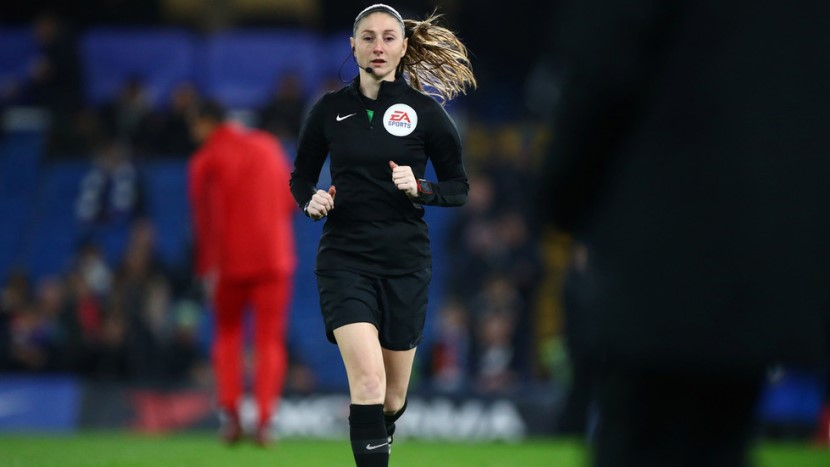 В Иране показ футбольного матча оборвали более 100 раз